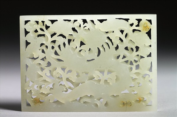 玉魚龍花草紋帶飾