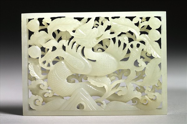 玉魚龍花草紋帶飾