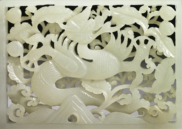 玉魚龍花草紋帶飾