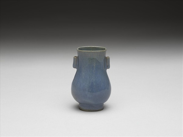 爐鈞釉貫耳壺