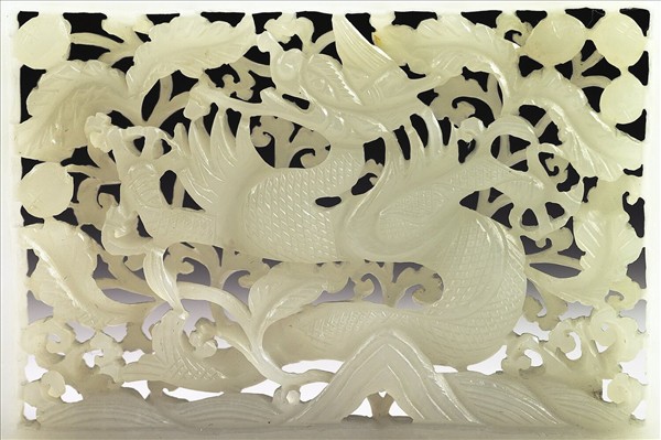 玉魚龍花草紋帶飾