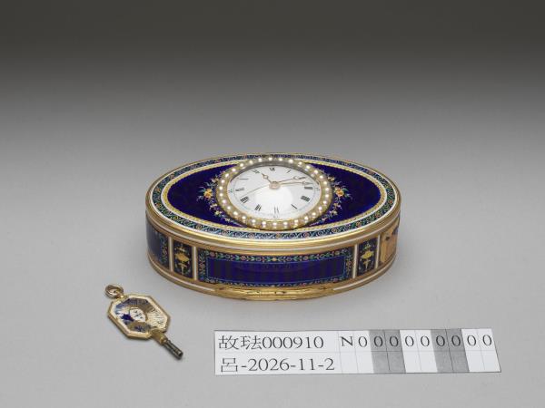 銅胎琺瑯嵌珠鑲錶鼻煙盒