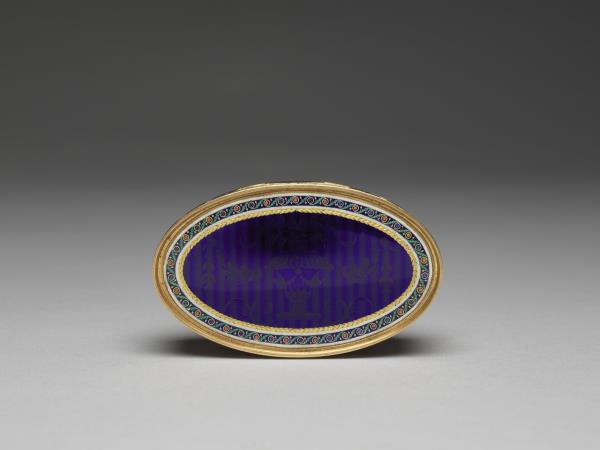 銅胎琺瑯嵌珠鑲錶鼻煙盒