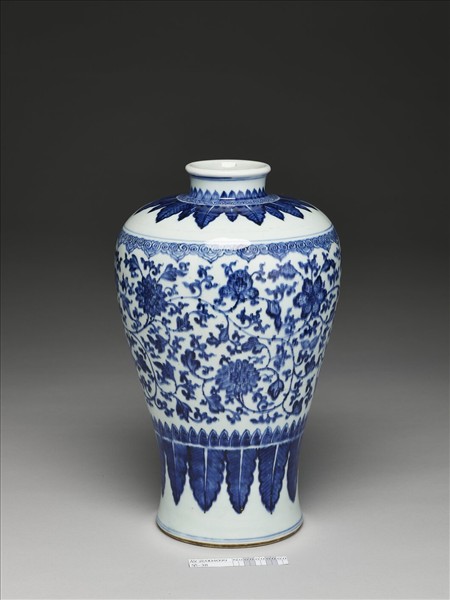 青花花卉紋梅瓶