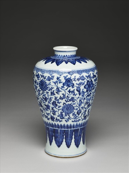 青花花卉紋梅瓶