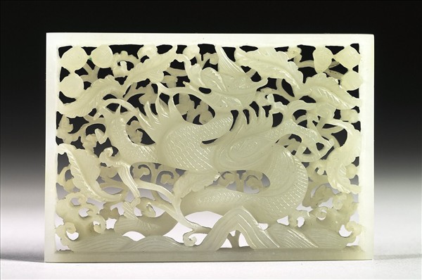 玉魚龍花草紋帶飾