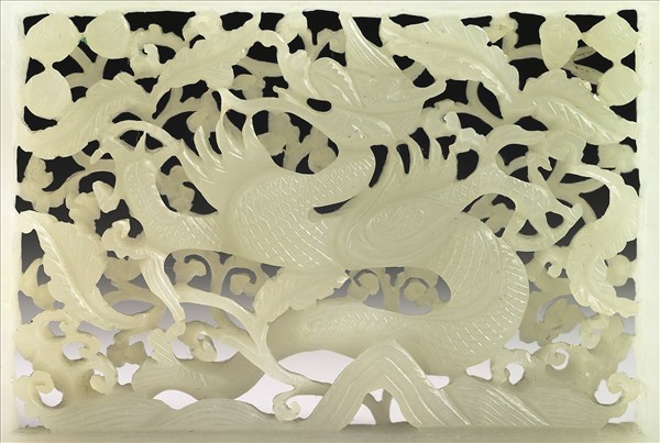 玉魚龍花草紋帶飾