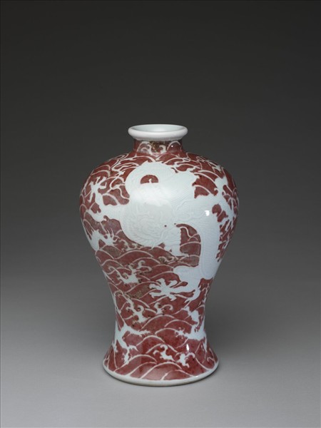 釉裡紅波濤龍紋梅瓶