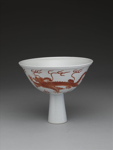 描紅雙龍戲珠紋高足碗