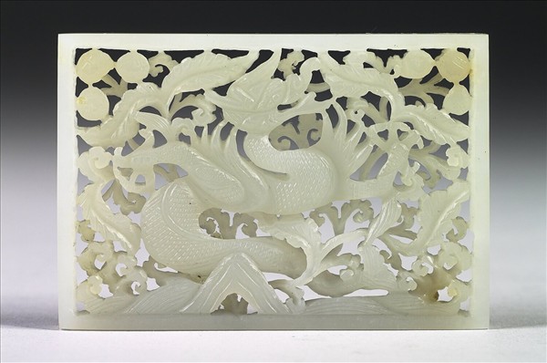 玉魚龍花草紋帶飾