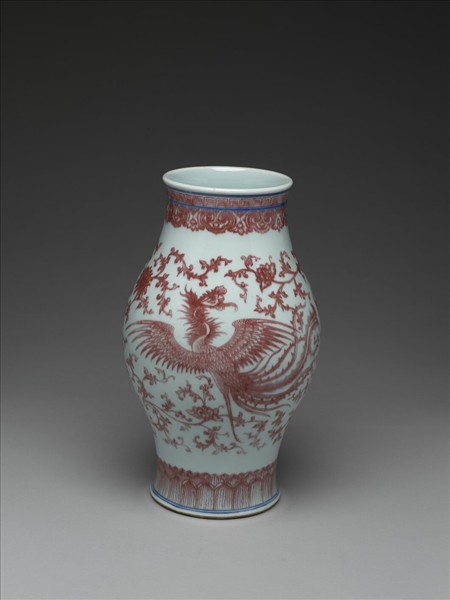 釉裡紅穿花鳳凰紋橄欖瓶
