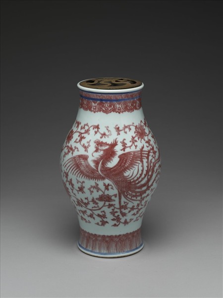 釉裡紅穿花鳳凰紋橄欖瓶