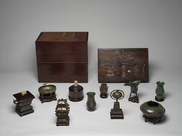 雕紫檀博古圖匣