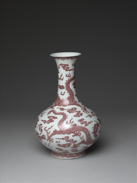 釉裡紅雲龍紋瓶