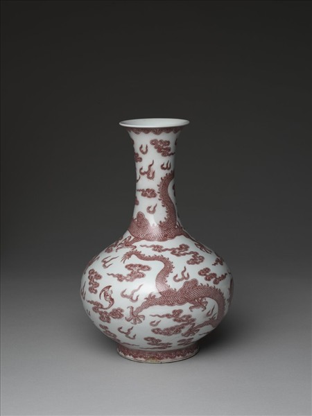 釉裡紅雲龍紋瓶