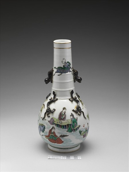 五彩人物蟠螭紋獸耳瓶