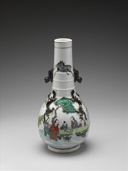 五彩人物蟠螭紋獸耳瓶