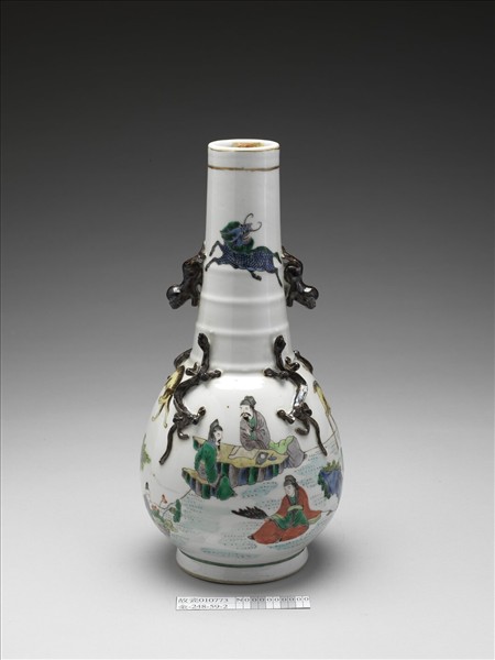 五彩人物蟠螭紋獸耳瓶