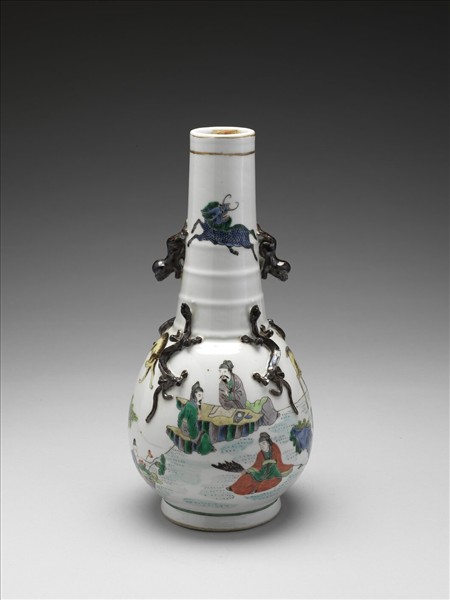 五彩人物蟠螭紋獸耳瓶