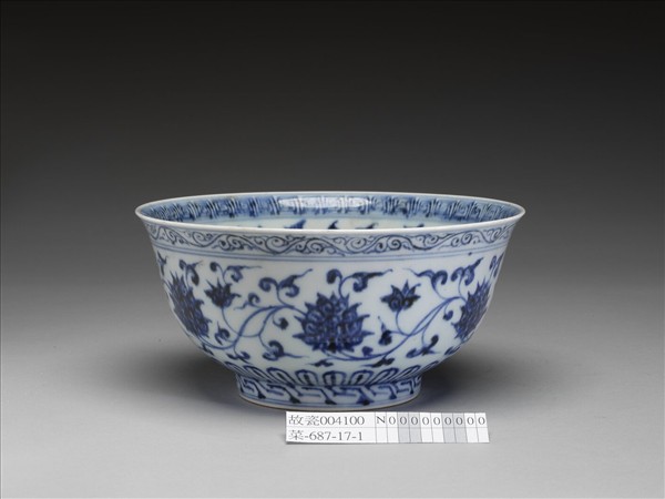 青花四季花卉紋碗