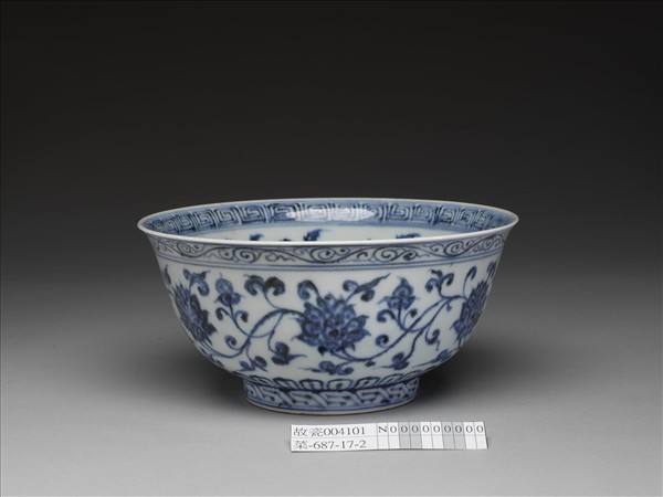 青花四季花卉紋碗