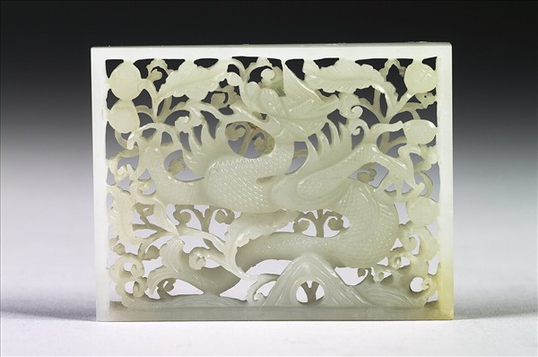 玉魚龍花草紋帶飾