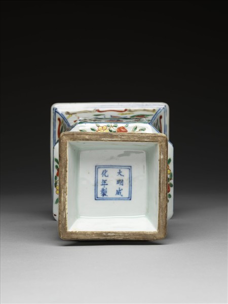 五彩龍鳳人物紋尊