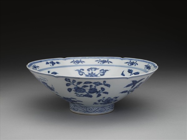 青花花果紋葵口碗