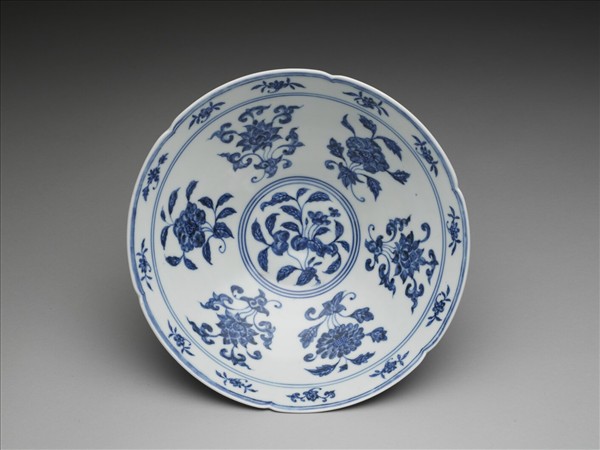 青花花果紋葵口碗