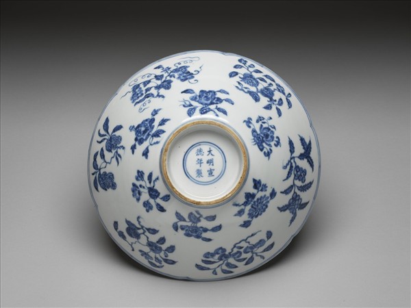 青花花果紋葵口碗