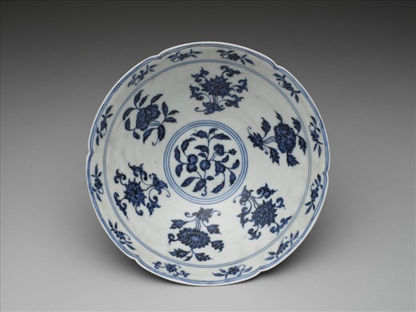 青花花果紋葵口碗