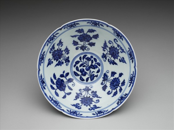 青花花果紋葵口碗