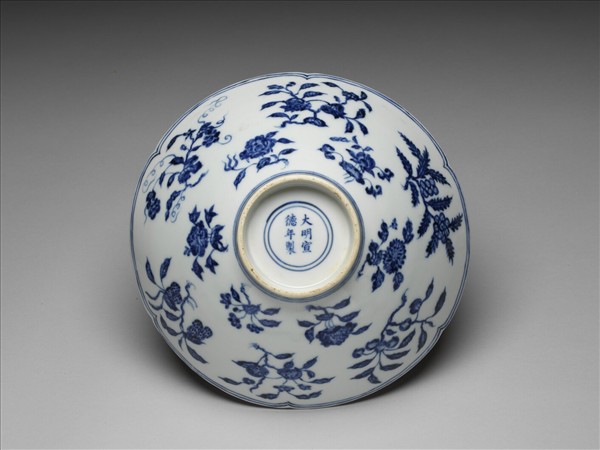 青花花果紋葵口碗