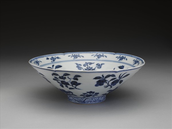 青花花果紋葵口碗