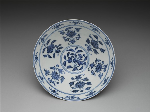 青花花果紋葵口碗