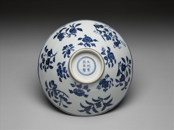 青花花果紋葵口碗