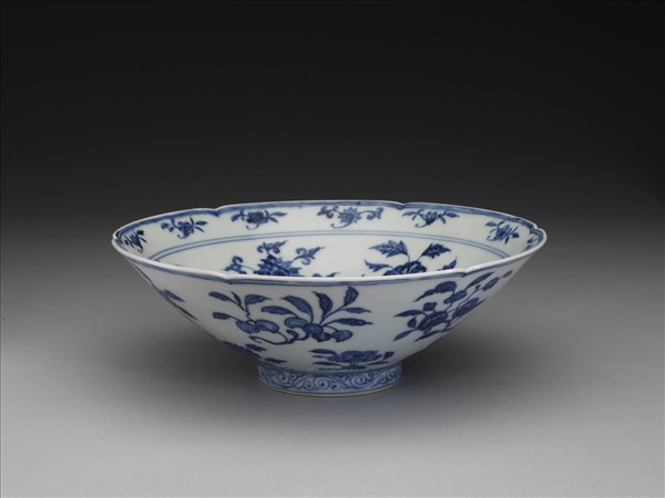 青花花果紋葵口碗