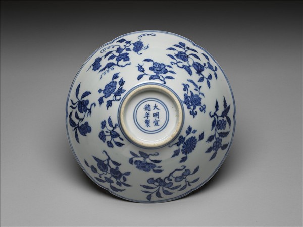 青花花果紋葵口碗