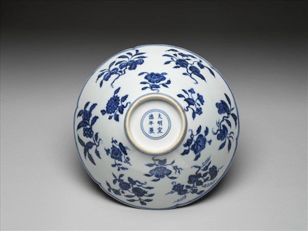 青花花果紋葵口碗