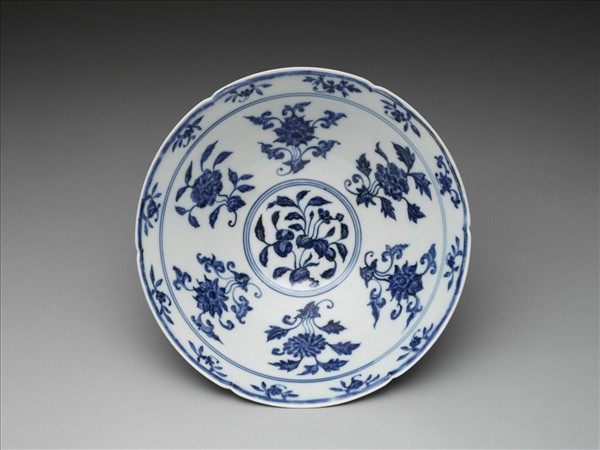 青花花果紋葵口碗