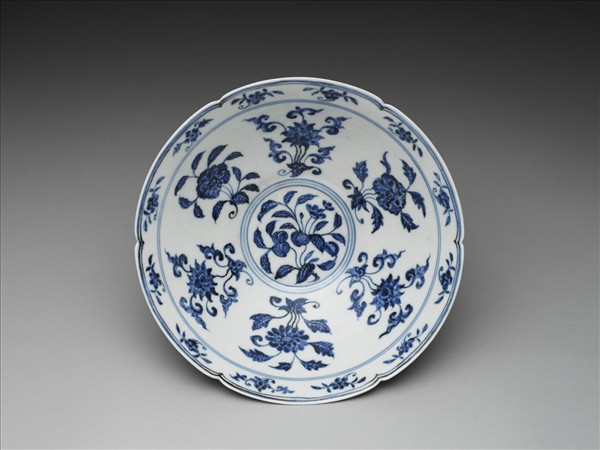 青花花果紋葵口碗