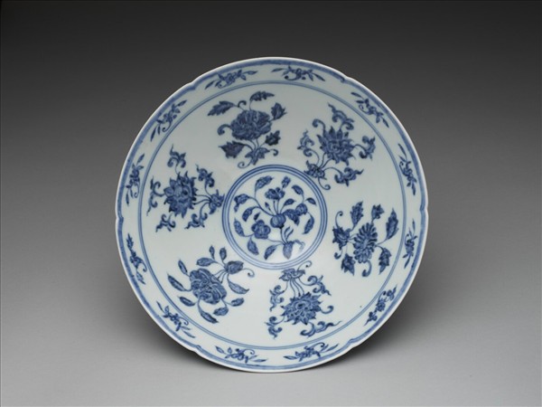 青花花果紋葵口碗