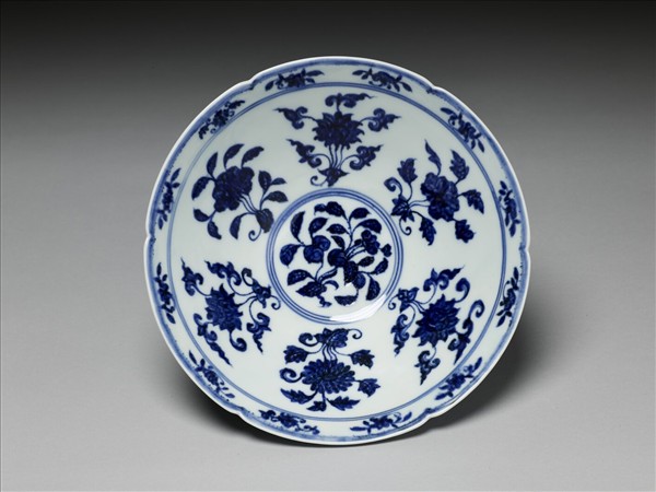 青花花果紋葵口碗