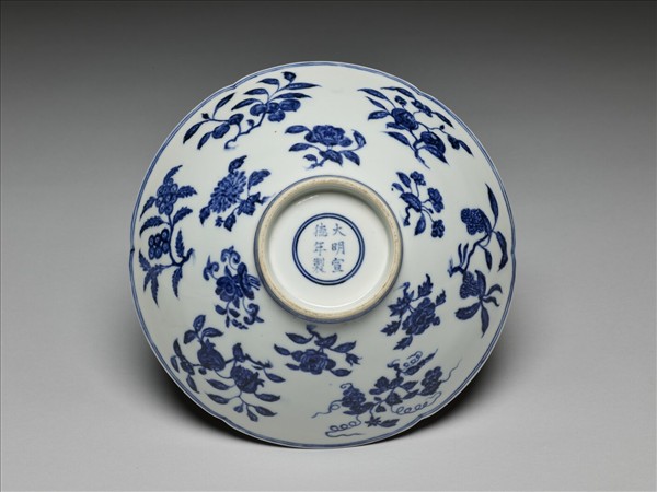 青花花果紋葵口碗