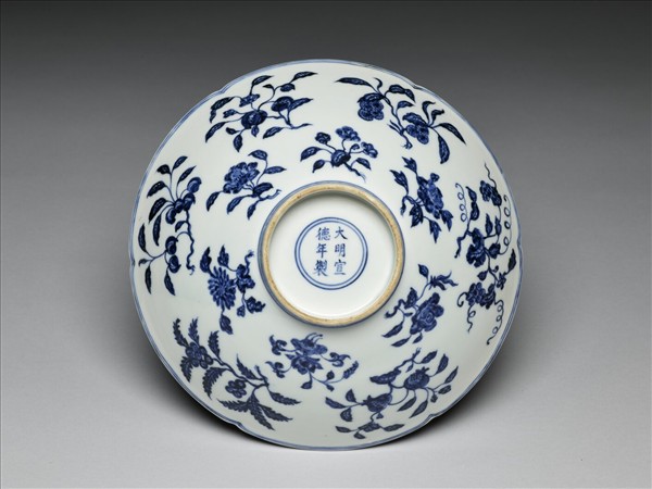 青花花果紋葵口碗