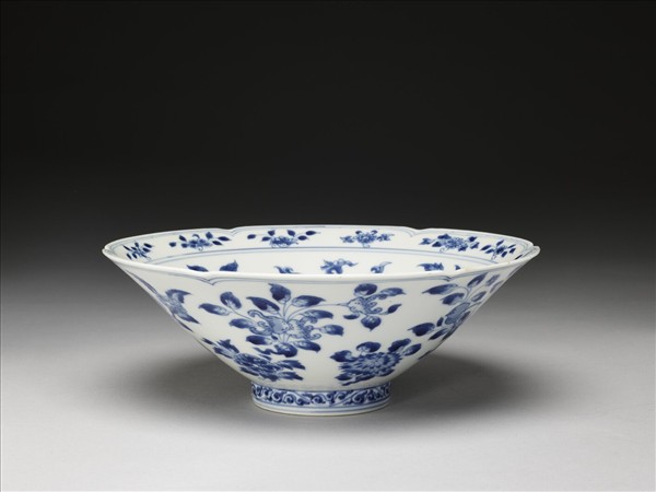 青花花果紋葵口碗