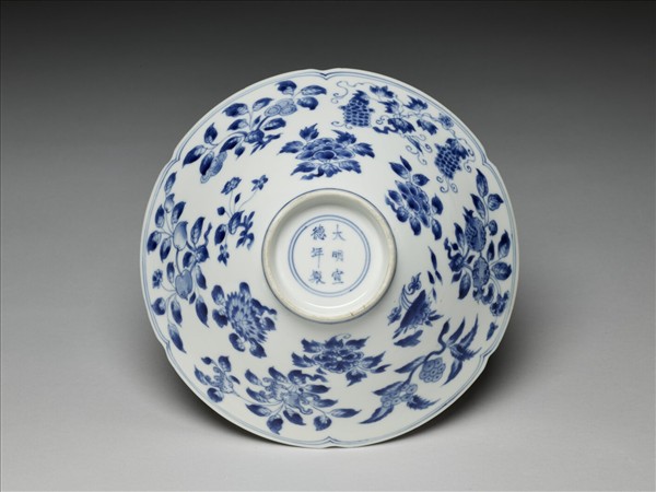 青花花果紋葵口碗