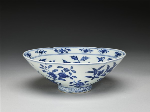 青花花果紋葵口碗