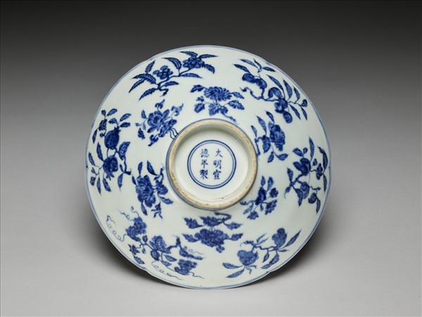 青花花果紋葵口碗