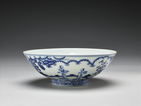 青花庭園仕女圖碗